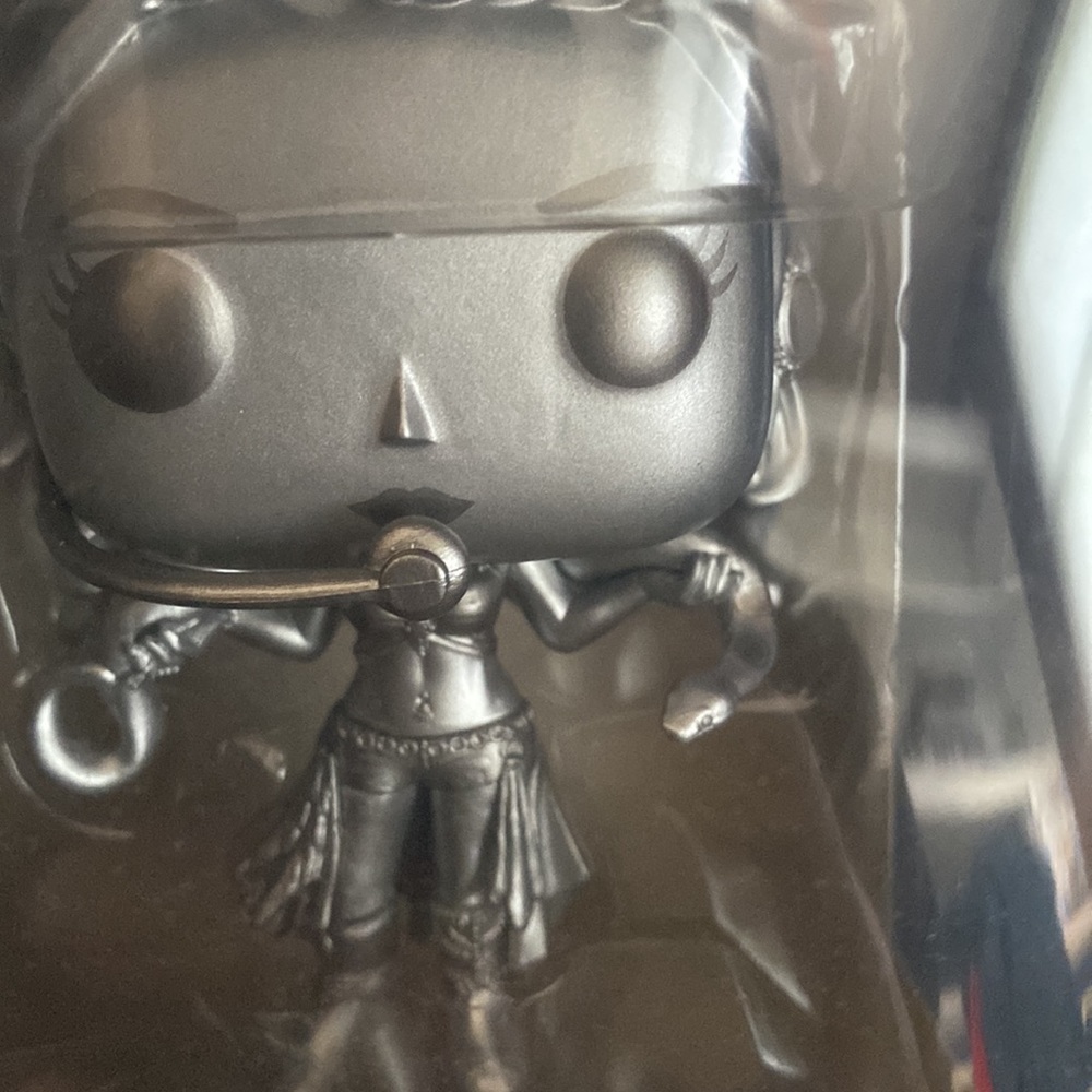 Britney Spears Metallic Limited Edition 5,000 Pieces Funko Pop - Picture 2 of 10